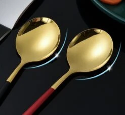 Merkloos Bestekset - 24 Delig Bestekset - 6 Personen - Rood/Goud - Tafellepels/Tafelmessen/Tafelvorken/Koffielepels - Roestvrij Staal -Home-Keuken 1200x1111 3