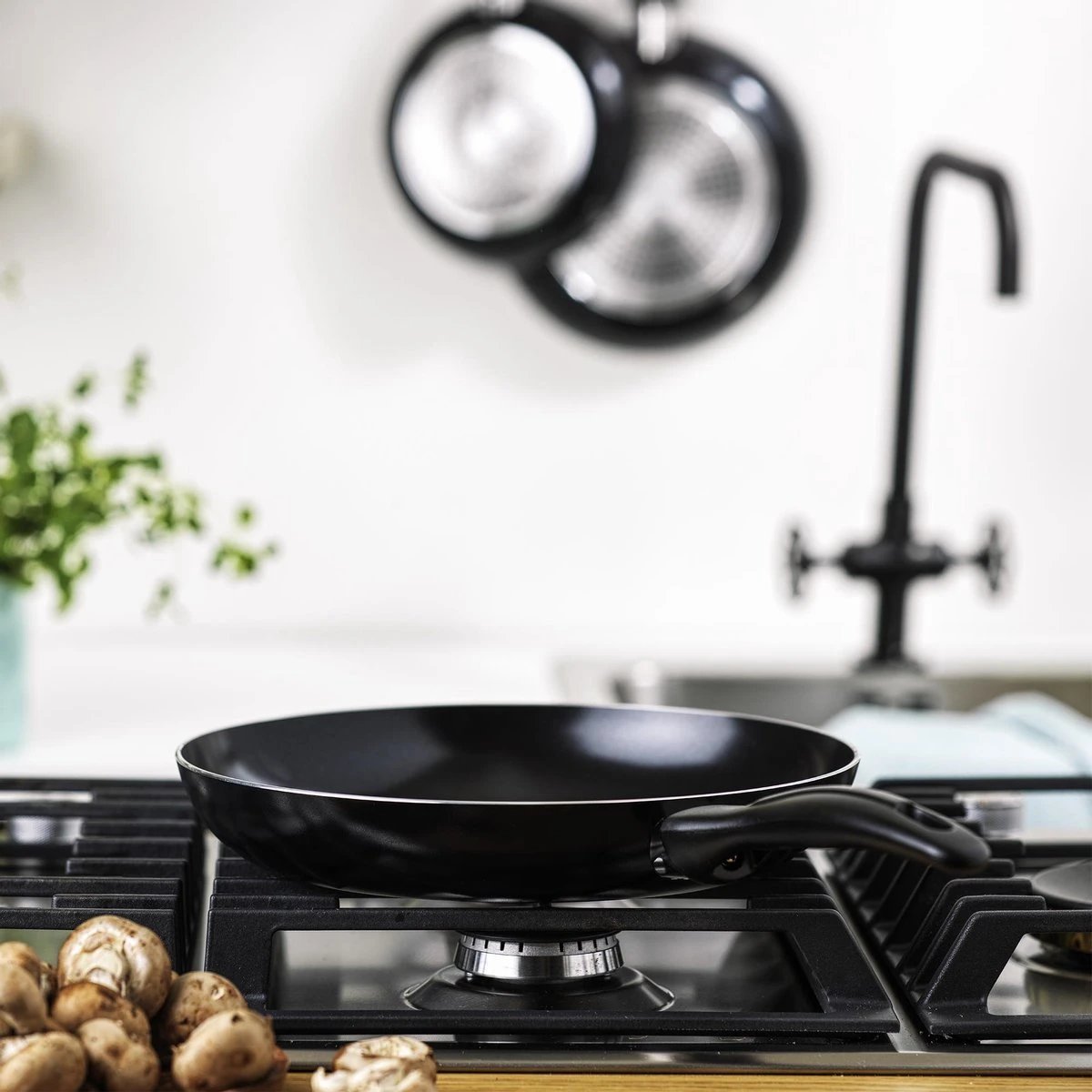 VitaVerde Expert Koekenpannenset Ø 24cm + Ø 28cm - Zwart - Inductie - PFAS-vrij 8 VitaVerde Expert Koekenpannenset Ø 24cm + Ø 28cm - Zwart - Inductie - PFAS-vrij - Afbeelding 6