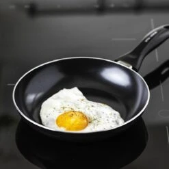 VitaVerde Expert Koekenpannenset Ø 24cm + Ø 28cm - Zwart - Inductie - PFAS-vrij 18 VitaVerde Expert Koekenpannenset Ø 24cm + Ø 28cm - Zwart - Inductie - PFAS-vrij -Home-Keuken 1200x1200 154