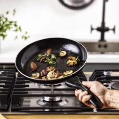 VitaVerde Expert Koekenpannenset Ø 24cm + Ø 28cm - Zwart - Inductie - PFAS-vrij 20 VitaVerde Expert Koekenpannenset Ø 24cm + Ø 28cm - Zwart - Inductie - PFAS-vrij -Home-Keuken 1200x1200 155