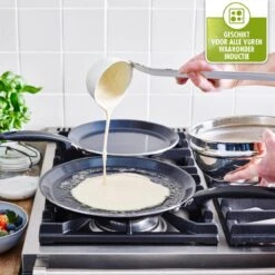 GreenPan Essentials Pannenkoekenpan 24cm - Zwart - Inductie - PFAS-vrij 21 GreenPan Essentials Pannenkoekenpan 24cm - Zwart - Inductie - PFAS-vrij -Home-Keuken 1200x1200 247