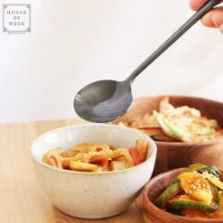 House Of Husk 1 Persoons Chopstick Set - 1 Paar Metalen Koreaanse Eetstokjes - Inclusief Eetlepel En Houder - RVS - Metaal - Eetstokjes - Koreaans - Vaatwasserbestendig - Sushi Chopsticks - Noodles - Zwart -Home-Keuken 1200x1200 856