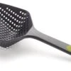 Joseph Joseph Scoop Plus Vergietlepel - Schuimspaan - Frituurschep 1 Joseph Joseph Scoop Plus Vergietlepel - Schuimspaan - Frituurschep -Home-Keuken 1200x606 1
