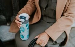 Kambukka Etna Thermosbeker 500 Ml - Makkelijk Reinigen - Lekvrije Koffiebeker - Eucalyptus Leaves -Home-Keuken 1200x752 1