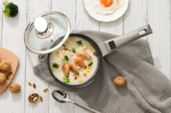 Swiss Pro+ | Set 14 Delige Pannenset | Inductie - Pannensets - Glazen Deksel - Met Afneembare Handgreep - Marmeren Interieur -PFAS-vrij | Grey / Silver 17 Swiss Pro+ | Set 14 Delige Pannenset | Inductie - Pannensets - Glazen Deksel - Met Afneembare Handgreep - Marmeren Interieur -PFAS-vrij | Grey / Silver -Home-Keuken 1200x799 29