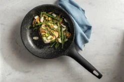 Sola - Fair Cooking Zwart/wit Greblon Anti Aanbaklaag -Home-Keuken 1200x800 27