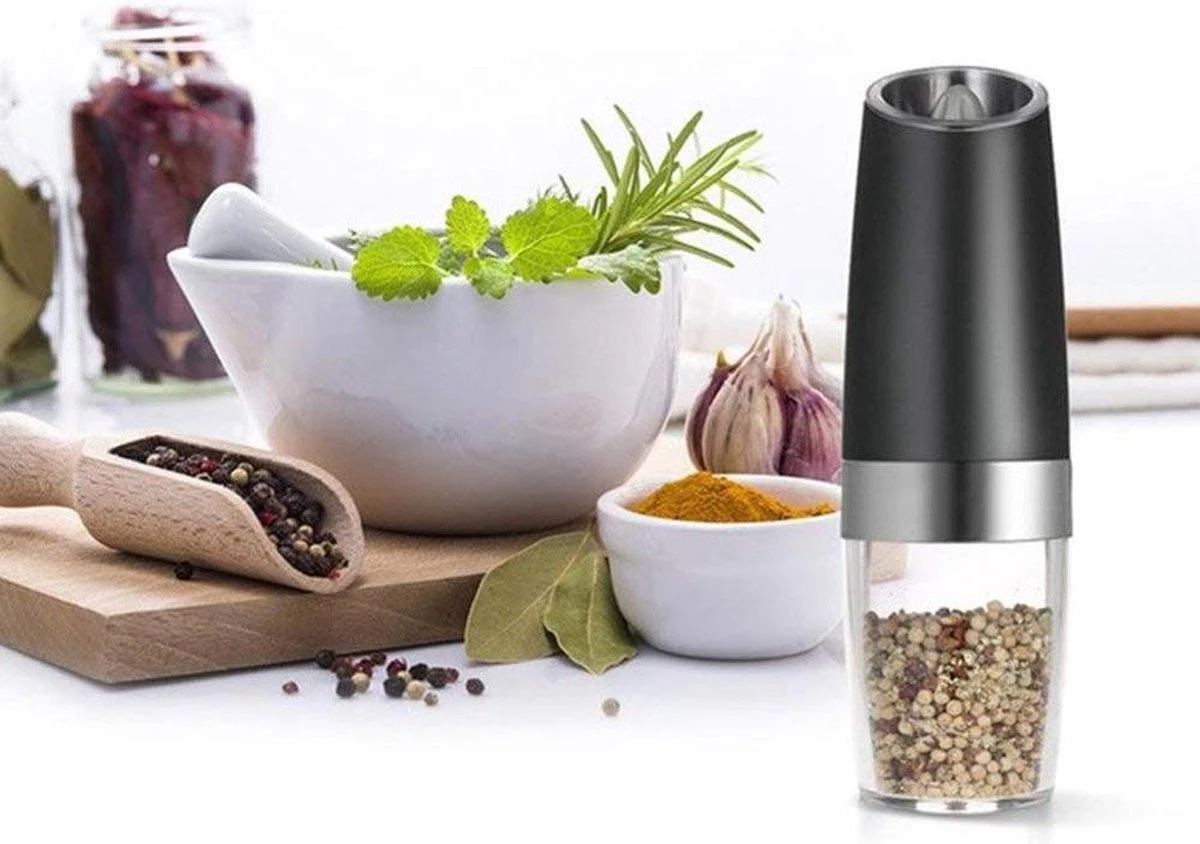 RSQUAD® - Elektrische Zout Pepermolen - 1x Automatische Peper Zoutmolen - Kruidenmolen - Met Blauw LED Licht - Zwart 11 RSQUAD® - Elektrische Zout Pepermolen - 1x Automatische Peper Zoutmolen - Kruidenmolen - Met Blauw LED Licht - Zwart - Afbeelding 9
