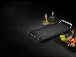 AEG MASTERY COLLECTION Plancha A9HL33 - Grillplaat - Gegoten Aluminium - 22 X 43 Cm 15 AEG MASTERY COLLECTION Plancha A9HL33 - Grillplaat - Gegoten Aluminium - 22 X 43 Cm -Home-Keuken 1200x902 4