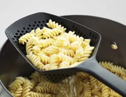 Joseph Joseph Scoop Plus Vergietlepel - Schuimspaan - Frituurschep -Home-Keuken 1200x923 3