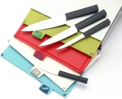 Joseph Joseph Folio Kunststof Snijplanken Set Met 4 Messen En Houder - Kunststof - Vaatwasserbestendig En Opbergkoffer En Gemakkelijk Toegankelijk Vaatwasmachinebestendig Antislip Groot Zilver -Home-Keuken 1200x977