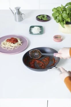 Brabantia Tasty+ Opscheplepel Plus Schraper - Grape Red -Home-Keuken 799x1200 6