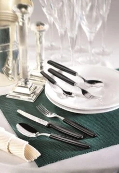 Victorinox Swiss Classic Tafelmessenset - 11cm - 3-delig - Zwart - Gekarteld - RVS En Kunststof 11 Victorinox Swiss Classic Tafelmessenset - 11cm - 3-delig - Zwart - Gekarteld - RVS En Kunststof -Home-Keuken 827x1200 2