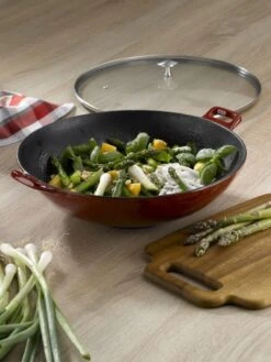 Wokpan Gietijzer Rood, 36 Cm - Kela | Calido -Home-Keuken 900x1200 4