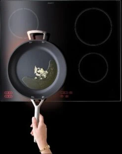 Le Creuset Koekenpan Les Forgées TNS - ø 28 Cm - Standaard Anti-aanbaklaag -Home-Keuken 951x1200